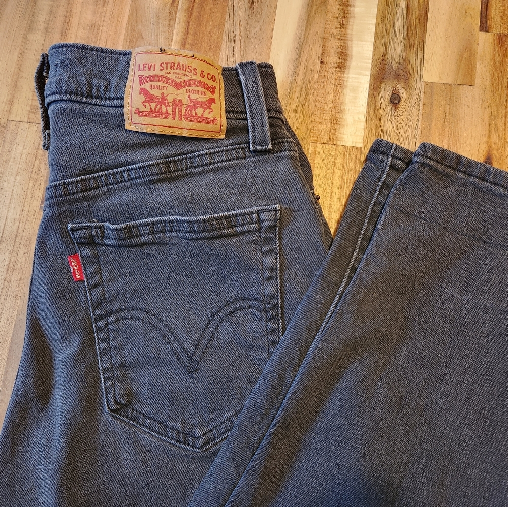 Levi's Black High Waisted Mom Jean Size 29 Women's